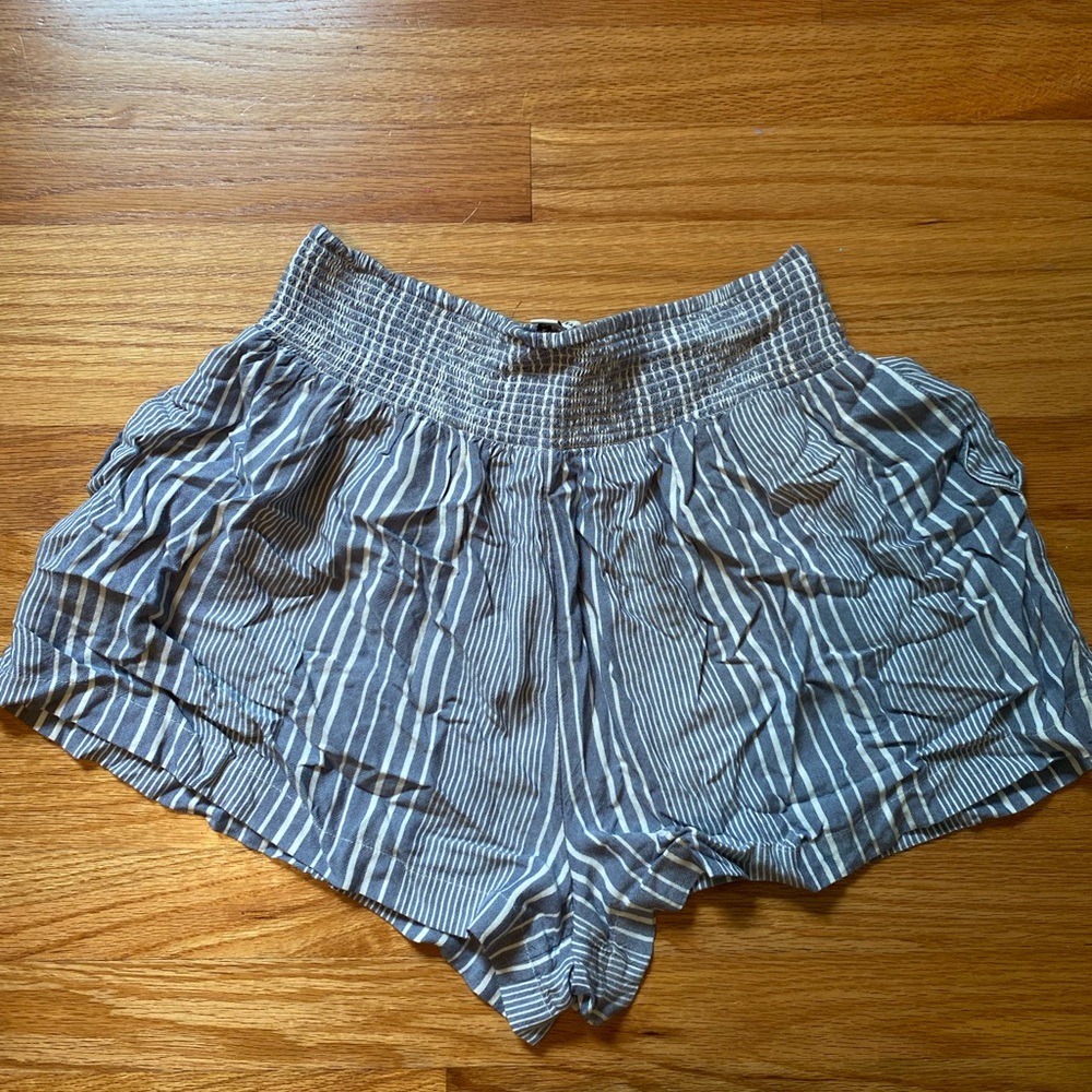 American Eagle Outfitters High Waist Gray and White Shorts